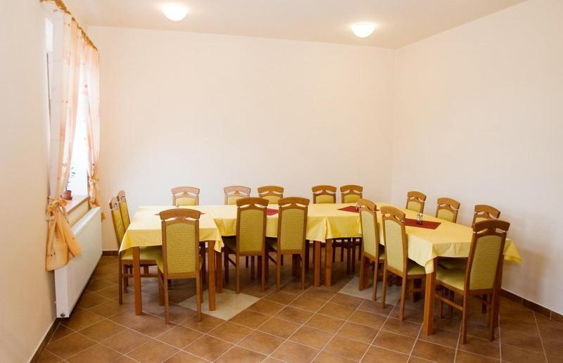 Hradec Králové 斯梅坦努斯塔特科宾馆酒店 外观 照片